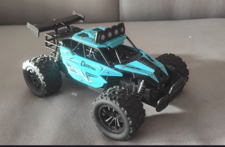 Машинка на радіо керовані