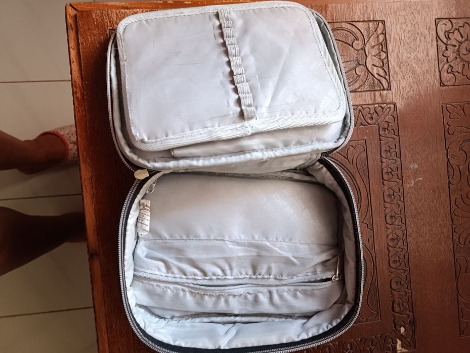 Vendo estojo multiusos