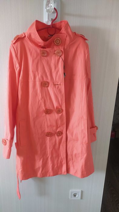 Плащ жіночий з поясом