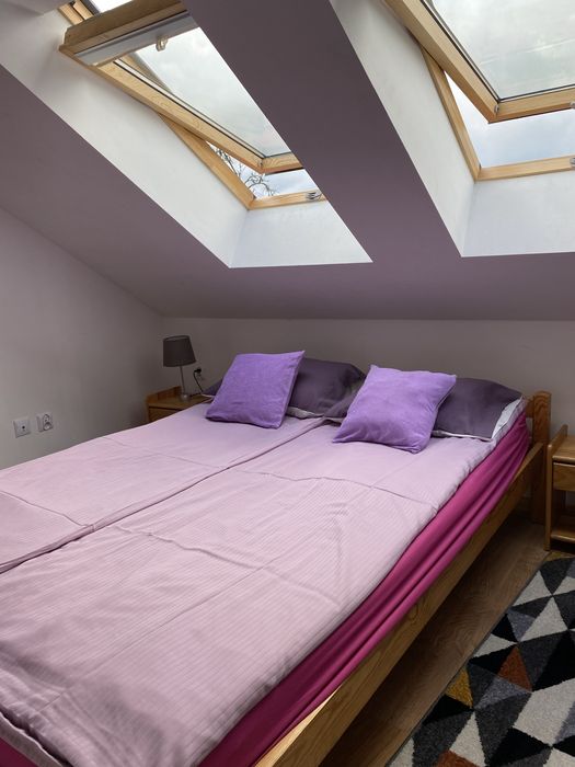 domek przy wyciągu narciarskim nad jeziorem, balia sauna okrągłe