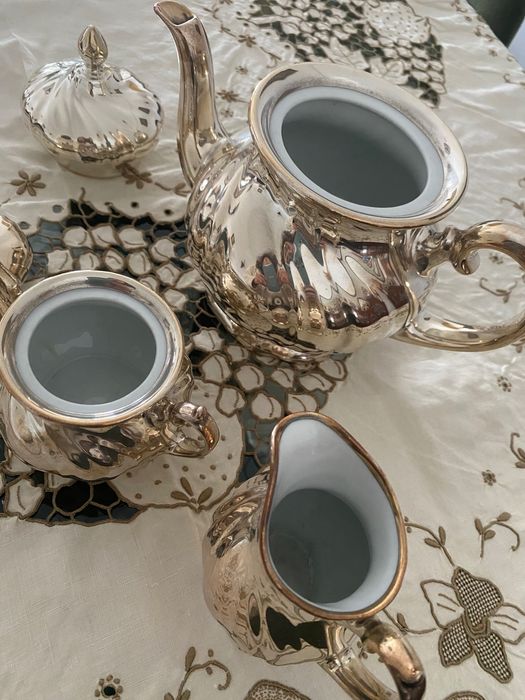 Serviço em casquinha e porcelana