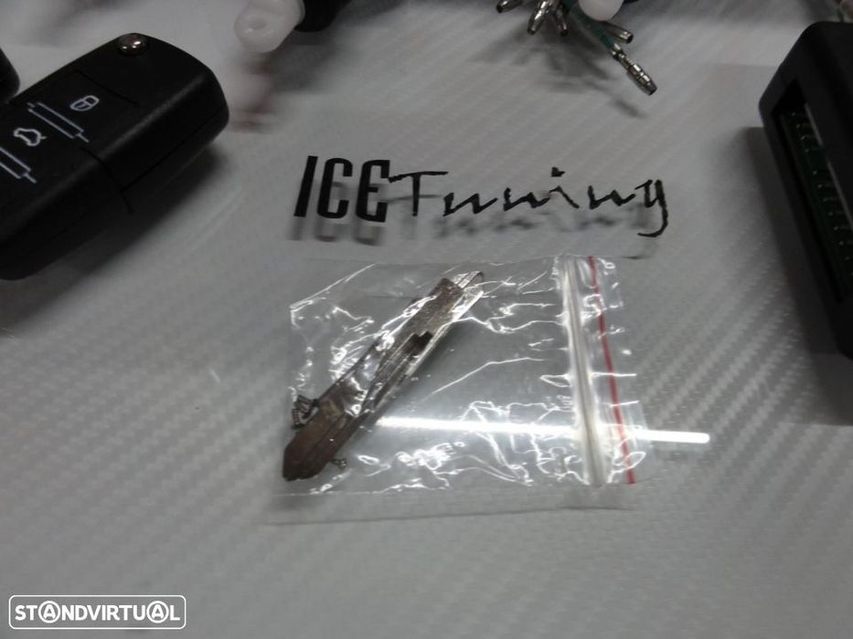 Kit fecho central universal + 4 pistolas + 2 comandos com chave retrátil tipo Audi / VW