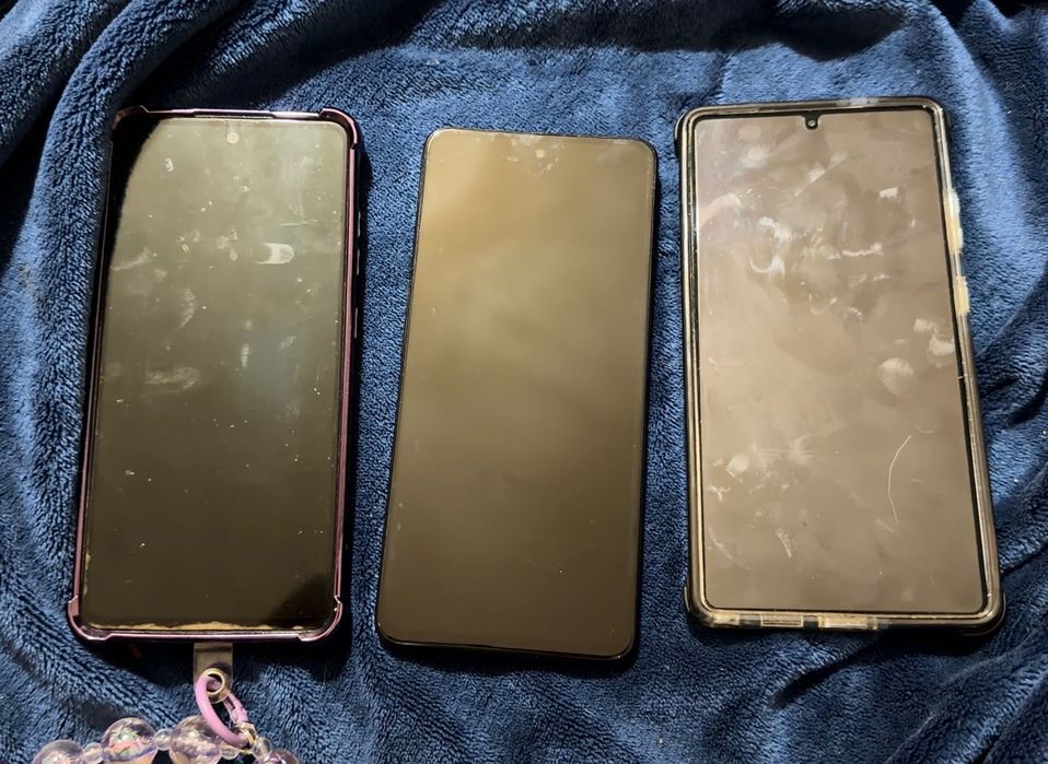 vendo 3 telemóveis como novos, nem um risco