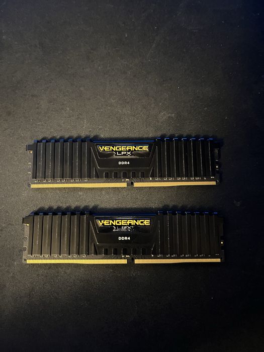 Ram 2x8GB DDR 4 Corsair Vengance LPX 3000mhz cl15