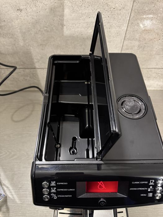 Кофемашина Saeco Philips HD8841