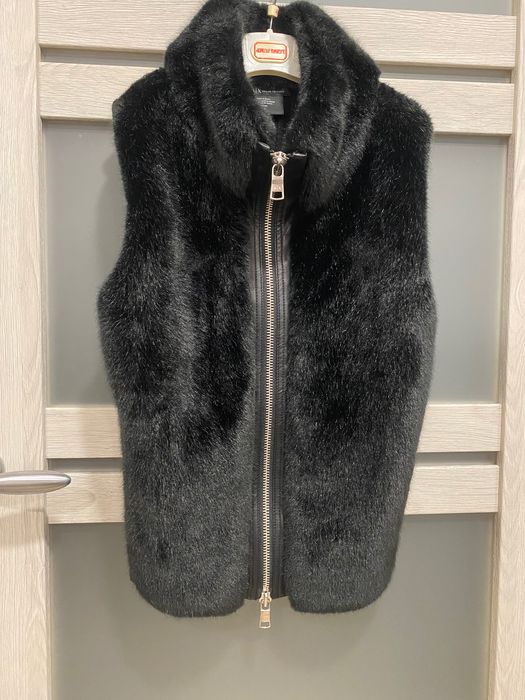 Хутряний жилет Armani Exchange, розмір XS-M
