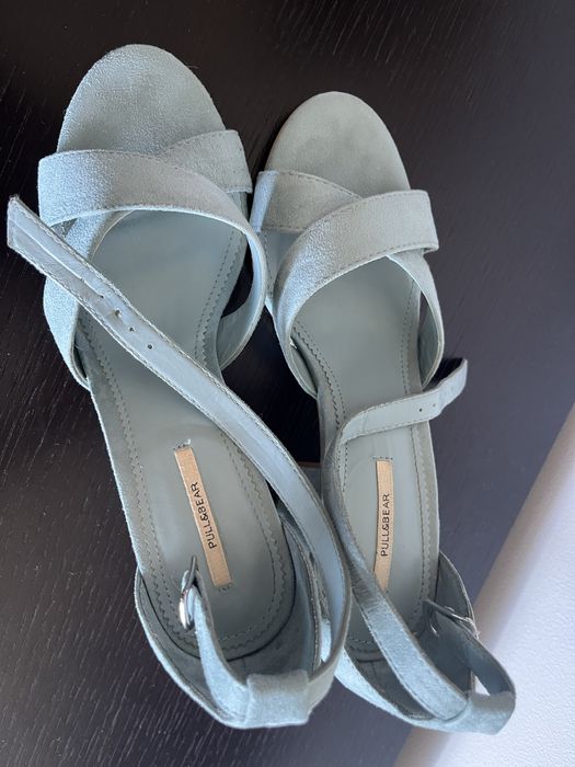 Sandalias verdes de salto pull and bear