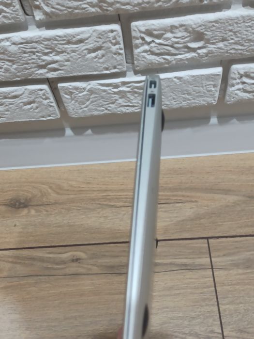 MacBook  в ідеальному стані