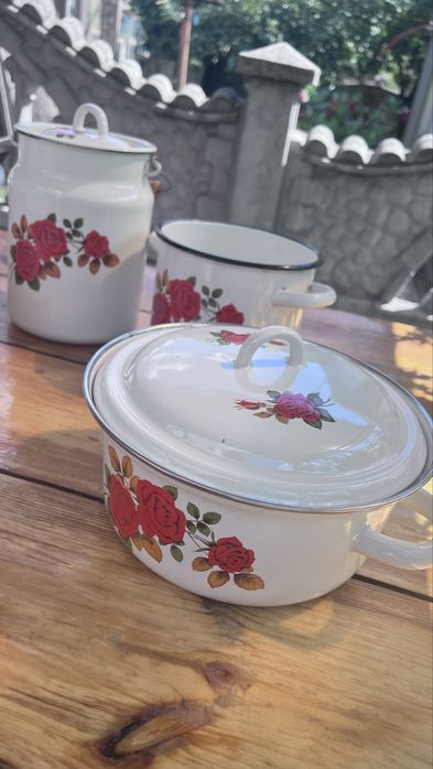 Набор эмалированных кастрюль