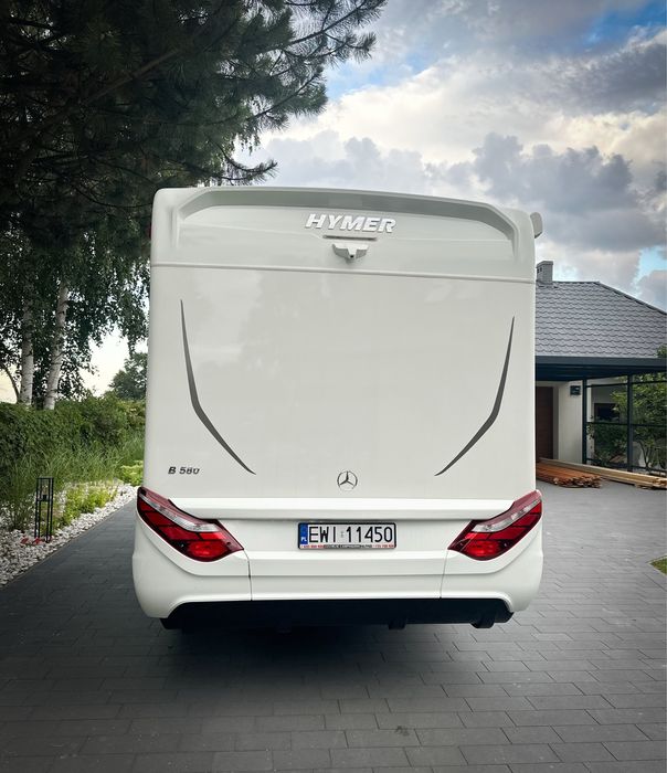 Wynajem luksusowy kamper Mercedes Hymer 580 pełna integra.