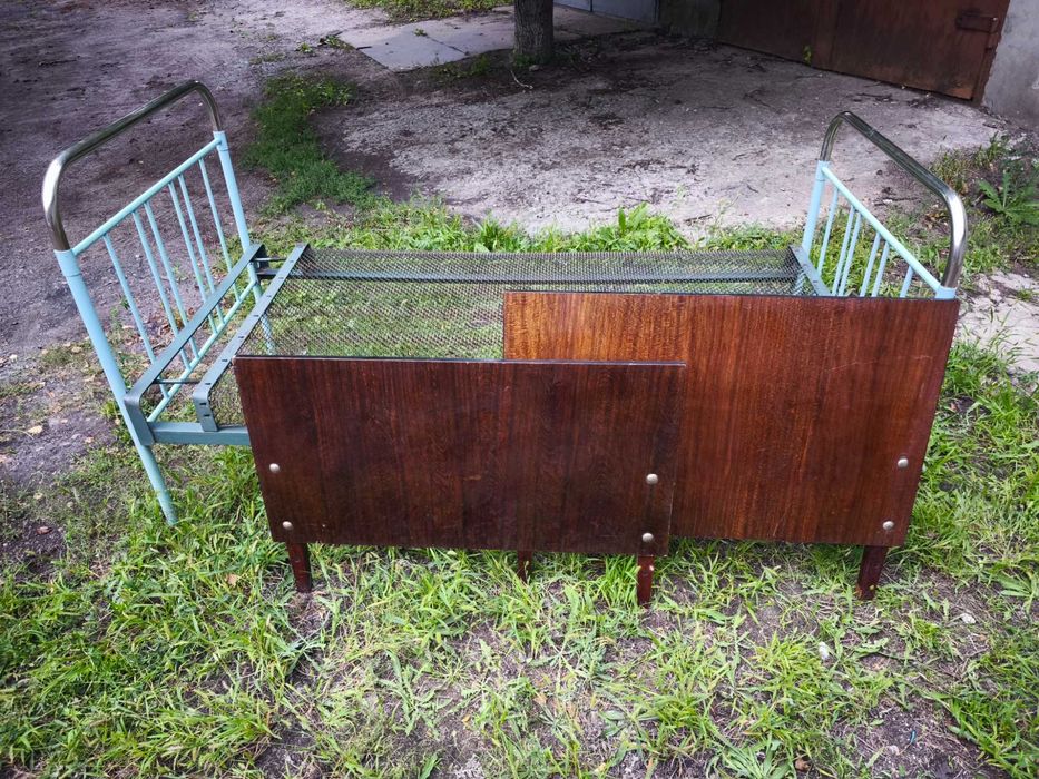 Продам кровать на сетке в хорошем состоянии