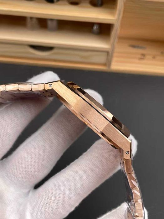 Nowy_Zegarek_Audemars Piguet_ /Mechanizm-złoto