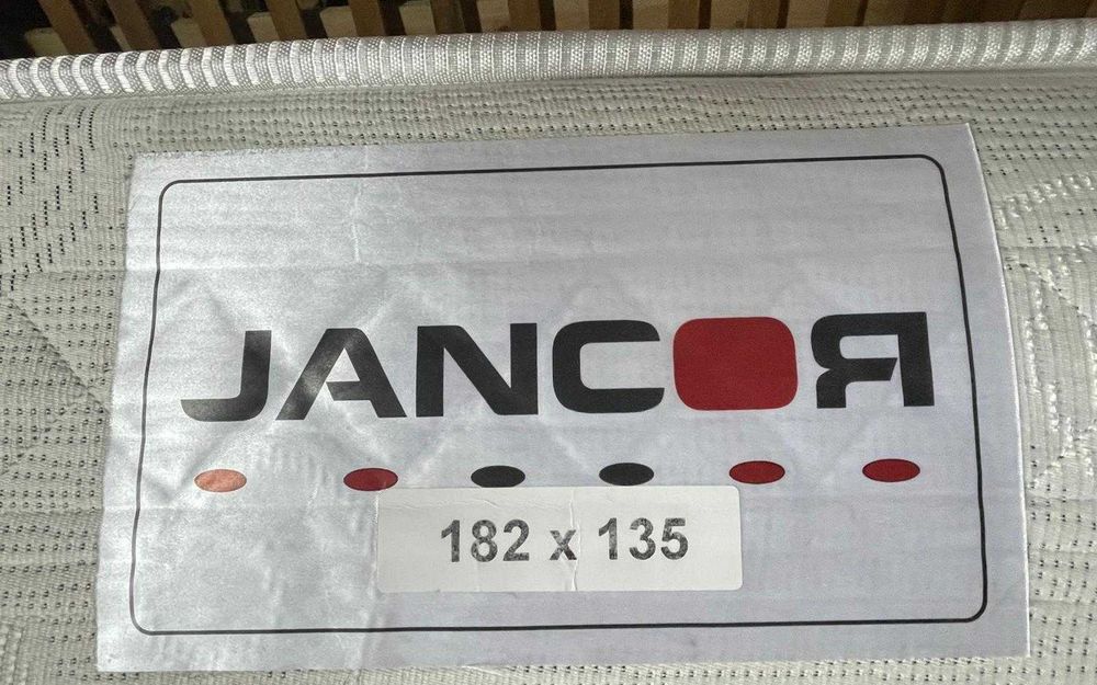 Colchão com estrado