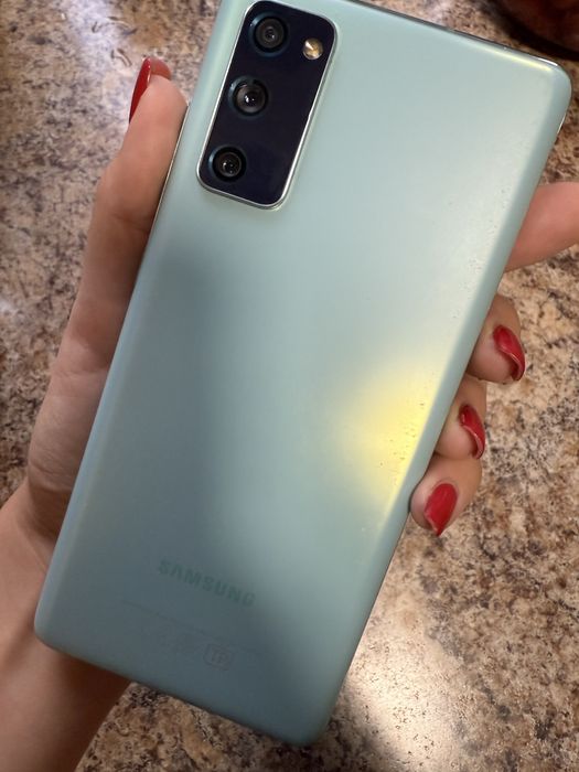 Продам samsung galaxy s 20 fe