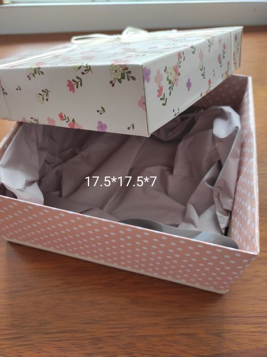 Подарункові коробки