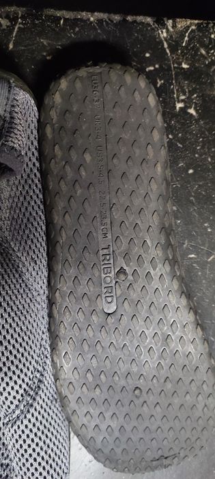 Sapatilhas de água da decathlon -- tamanhos 37 e 33