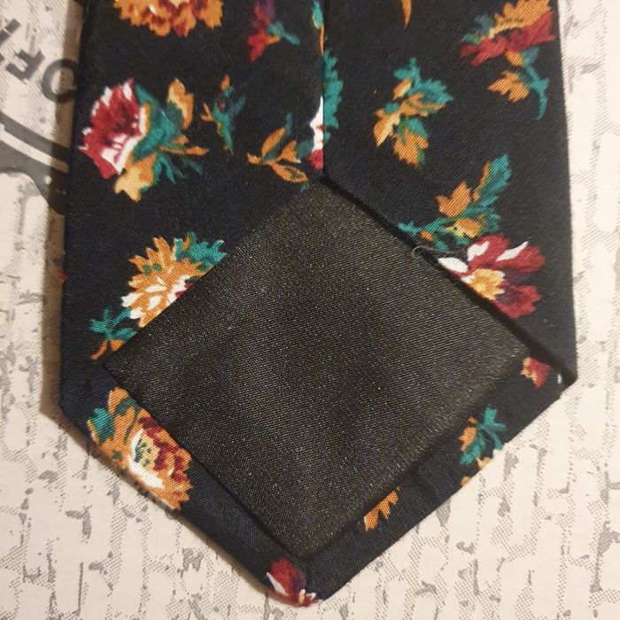 Krawat męski w kwiaty