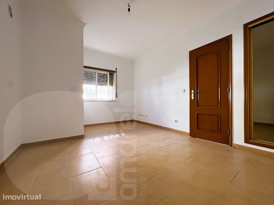 Apartamento T1 localizado em Corroios.