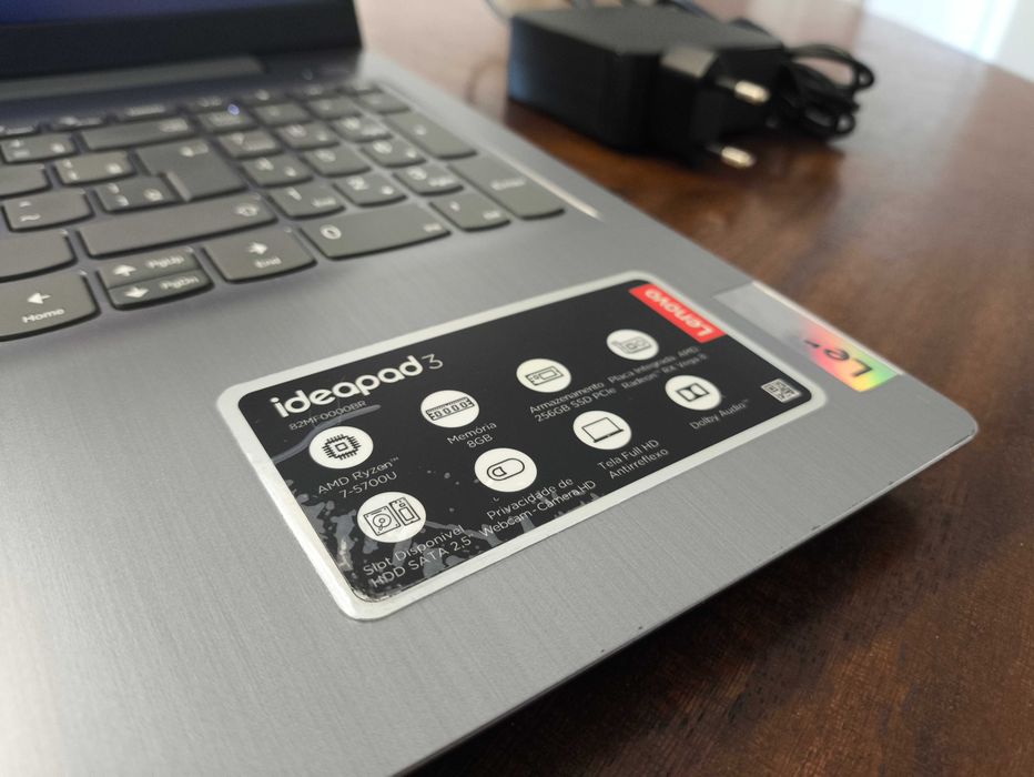 Lenovo IdeaPad 3 Ryzen 7 (5700U) – SSD 512GB | 8GB RAM (Bateria a 85%)