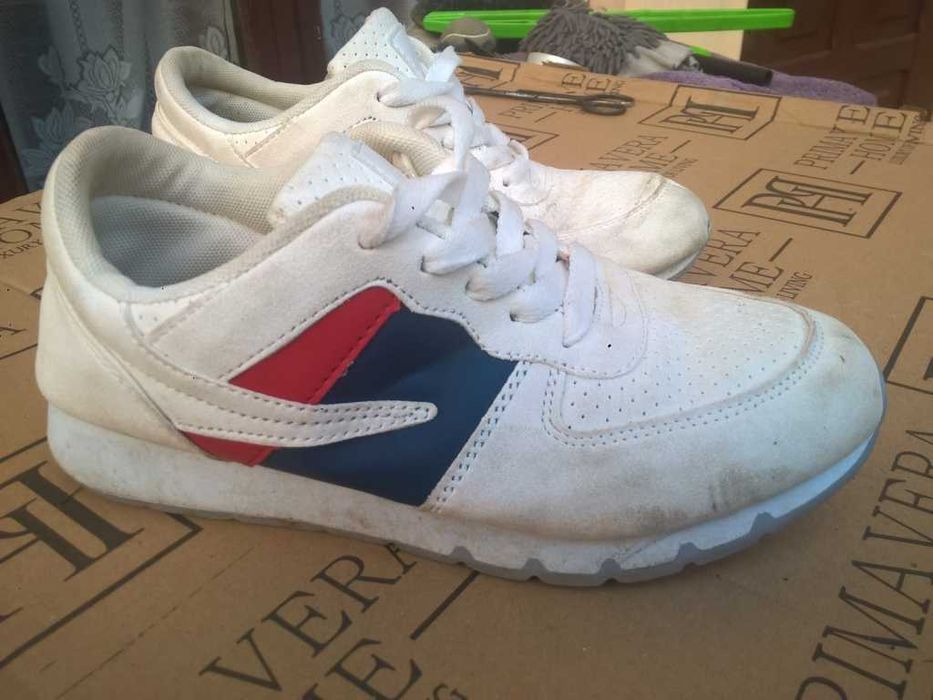 Buty Sportowe do biegania/ćwiczeń Młodzieżowe r39 Lekkie Wygodne Modne
