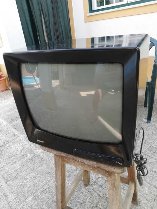 2 TVs TRC Sanyo e Sharp