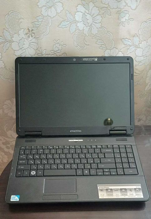 Ноутбук emachines E725