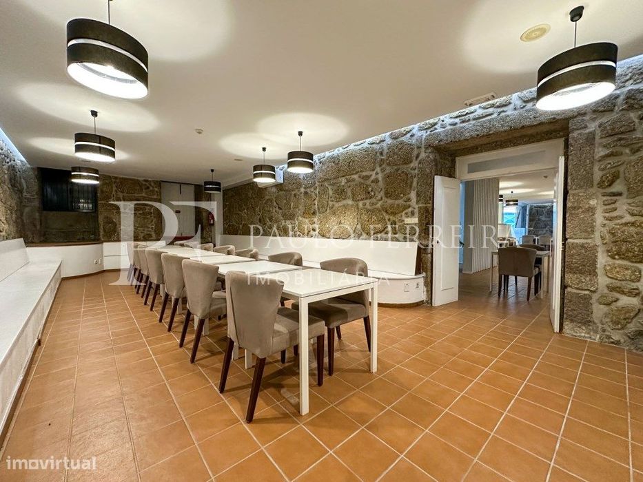 Restaurante equipado em Landim