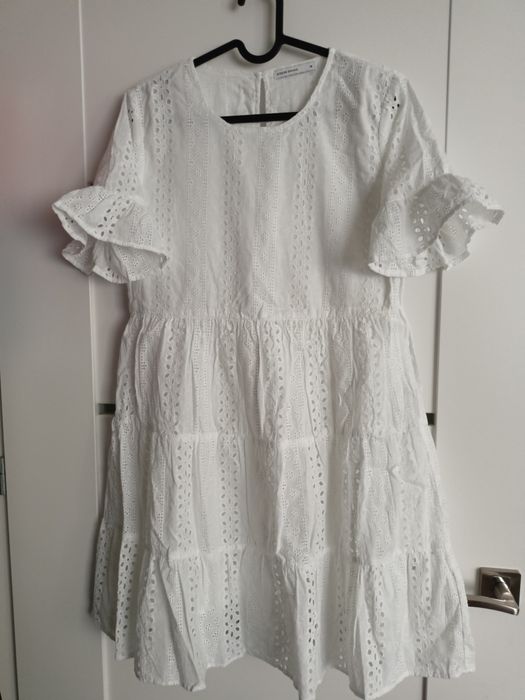 Sukienka biała ażurowa house