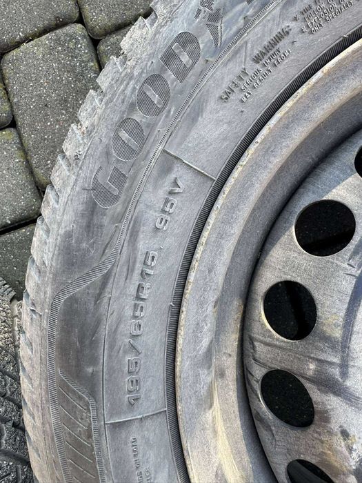 felgi stalowe z oponami zimowymi 15 4szt