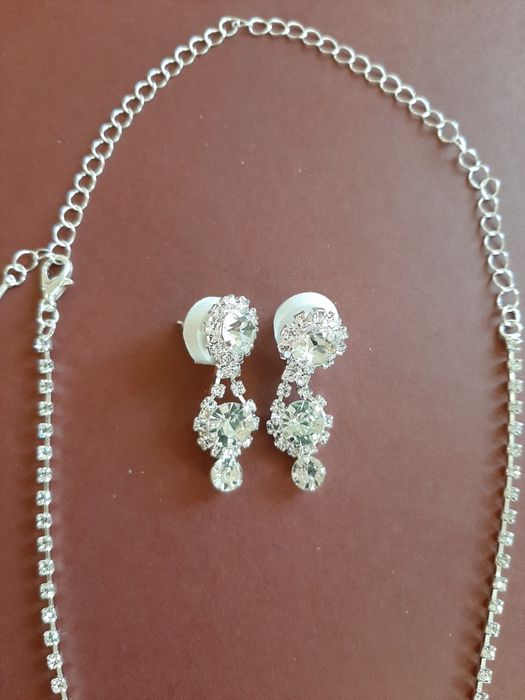 Conjunto colar / fio, brincos e pulseira