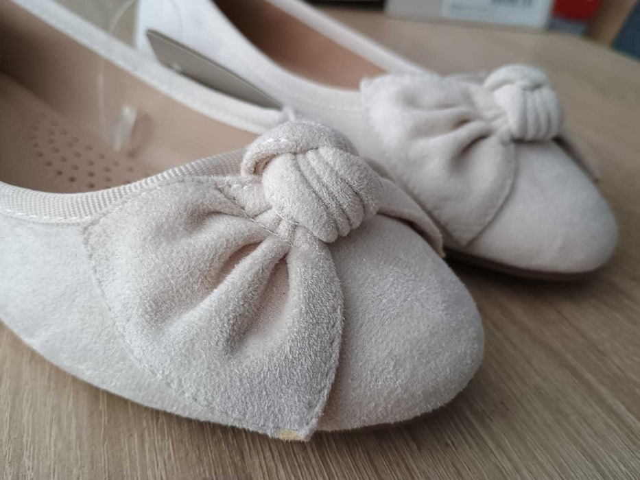 baleriny zamszowe kremowe roz 36 nowe