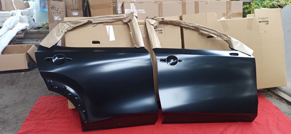 Nissan Ariya двері оригінал японія, є інші деталі