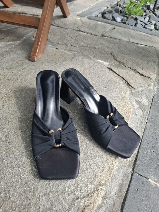 Klapki na obcasie czarne
