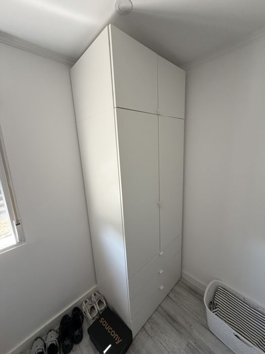 Roupeiro Ikea com muita arrumação