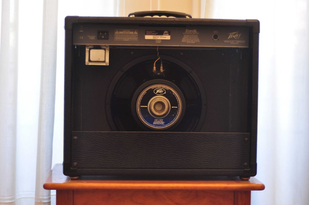 amplificador de guitarra Peavey Vypyr 30 avariado