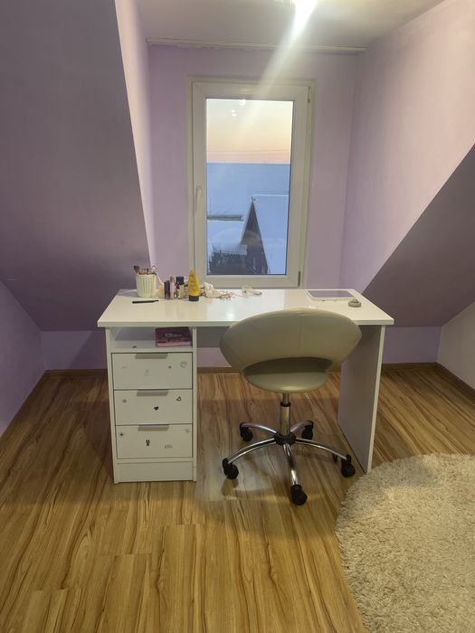 Продам стіл,білого кольору