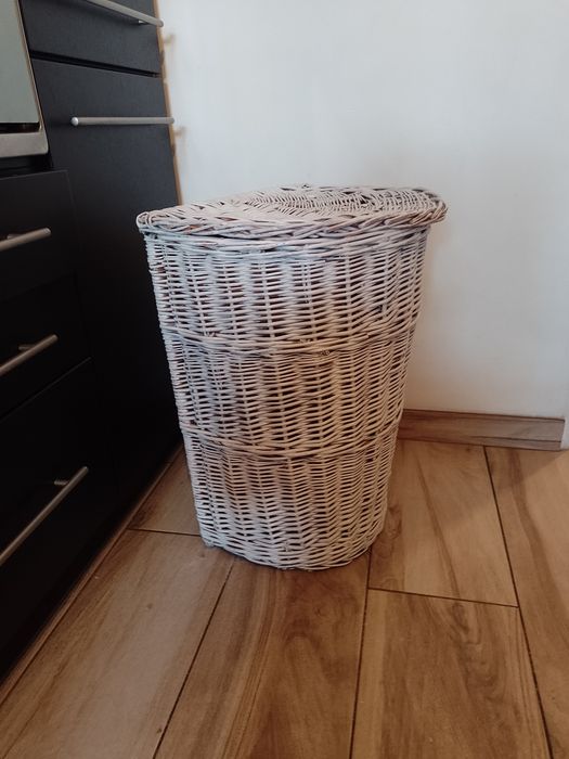 Duży wiklinowy kosz na pranie