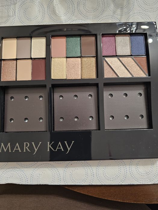 Paletka magnetyczna Mary Kay wraz z cieniami
