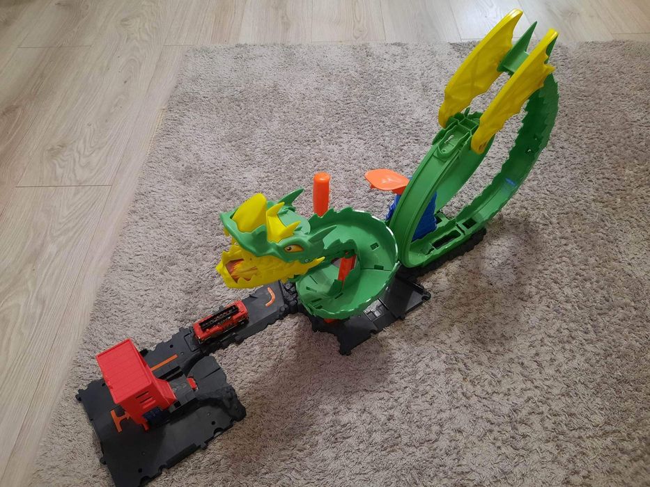 Zestaw Hot Wheels Pętla Smoka