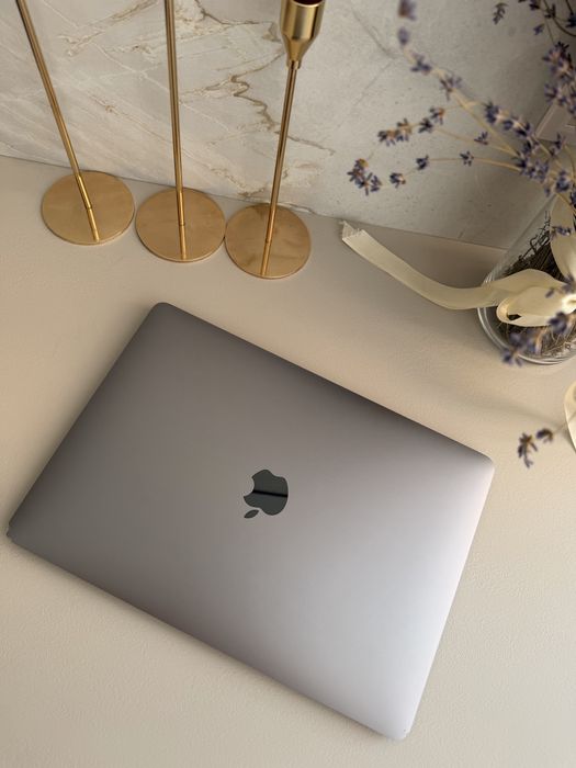 Продам MacBook Air 13” 2020 року Apple M1