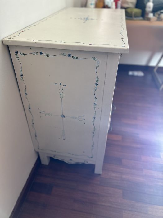 Comoda + mesa de cabeceira