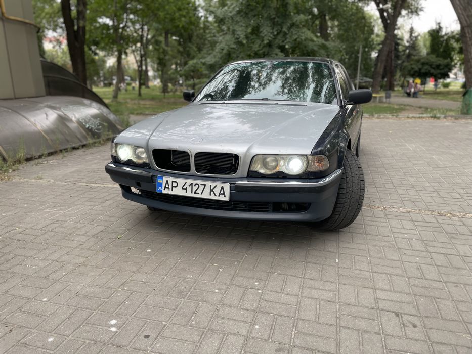 BMW e38 restyling 3.5 benzin