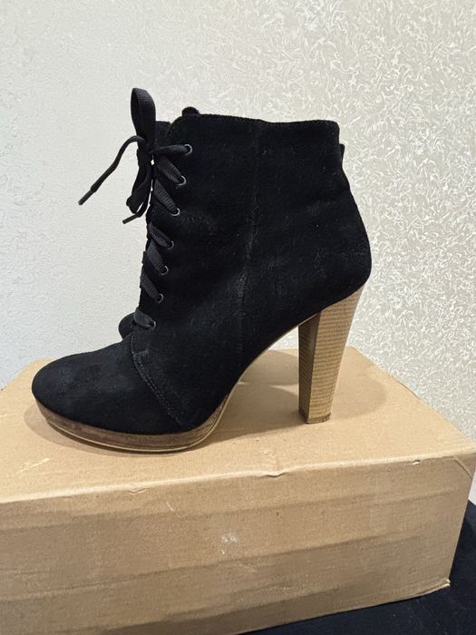 Жіноче взуття весна-осінь.Чорні,замш,39 розмір