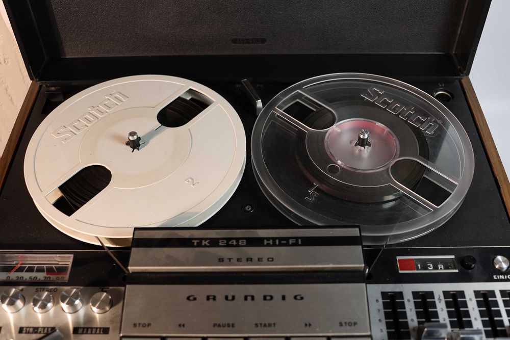 Катушечный магнитофон Grundig HiFi Stereo.