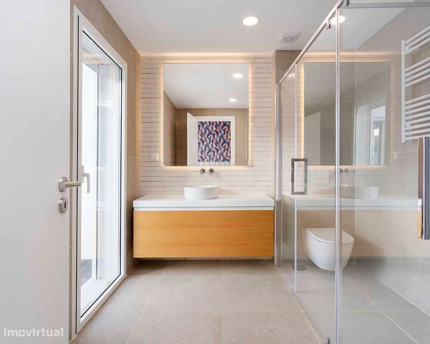 Moradia V3

3-bedroom townhouse
