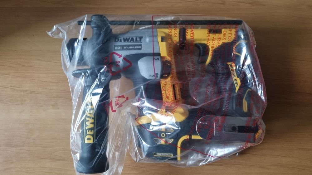 Nowa Młotowiertarka DEVALT Atomic Compact