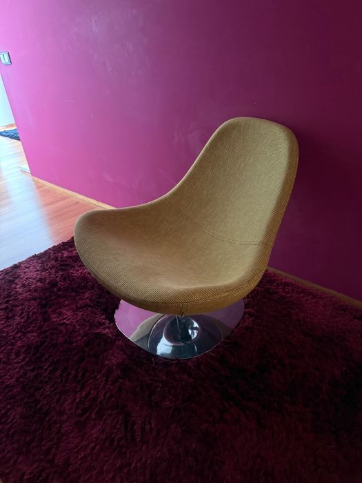 Poltrona verde rotativa