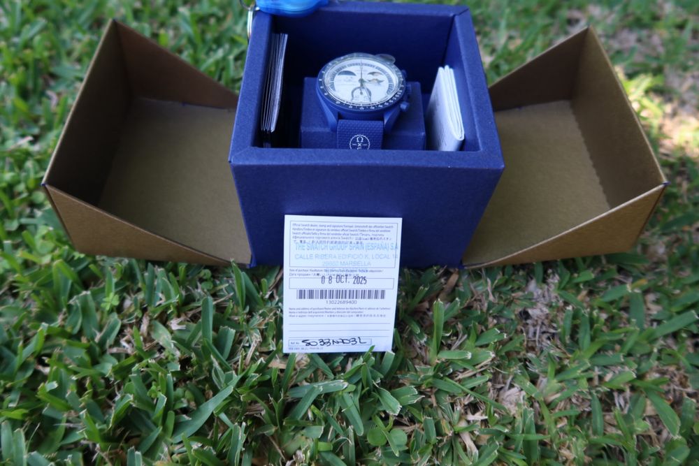 OMEGA X SWATCH GOLD Mission To Earthphase Moonshine Gold