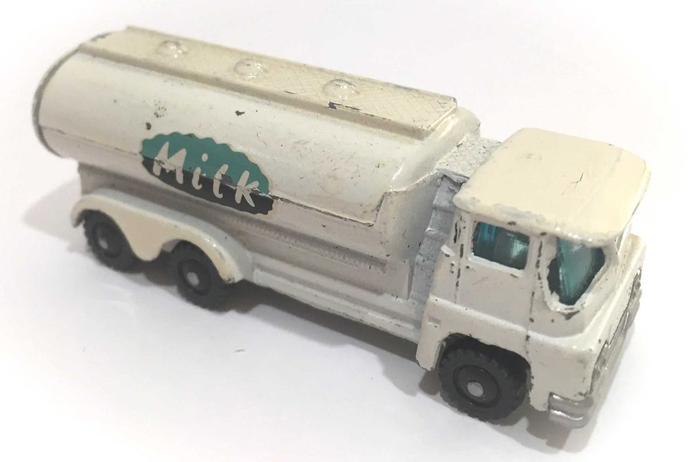 Husky - made in England - Milk Truck - 1/64 - 1960's