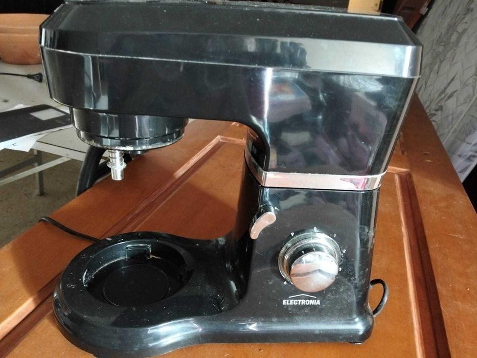 Batedeira planetária Electronia — avariada — para peças